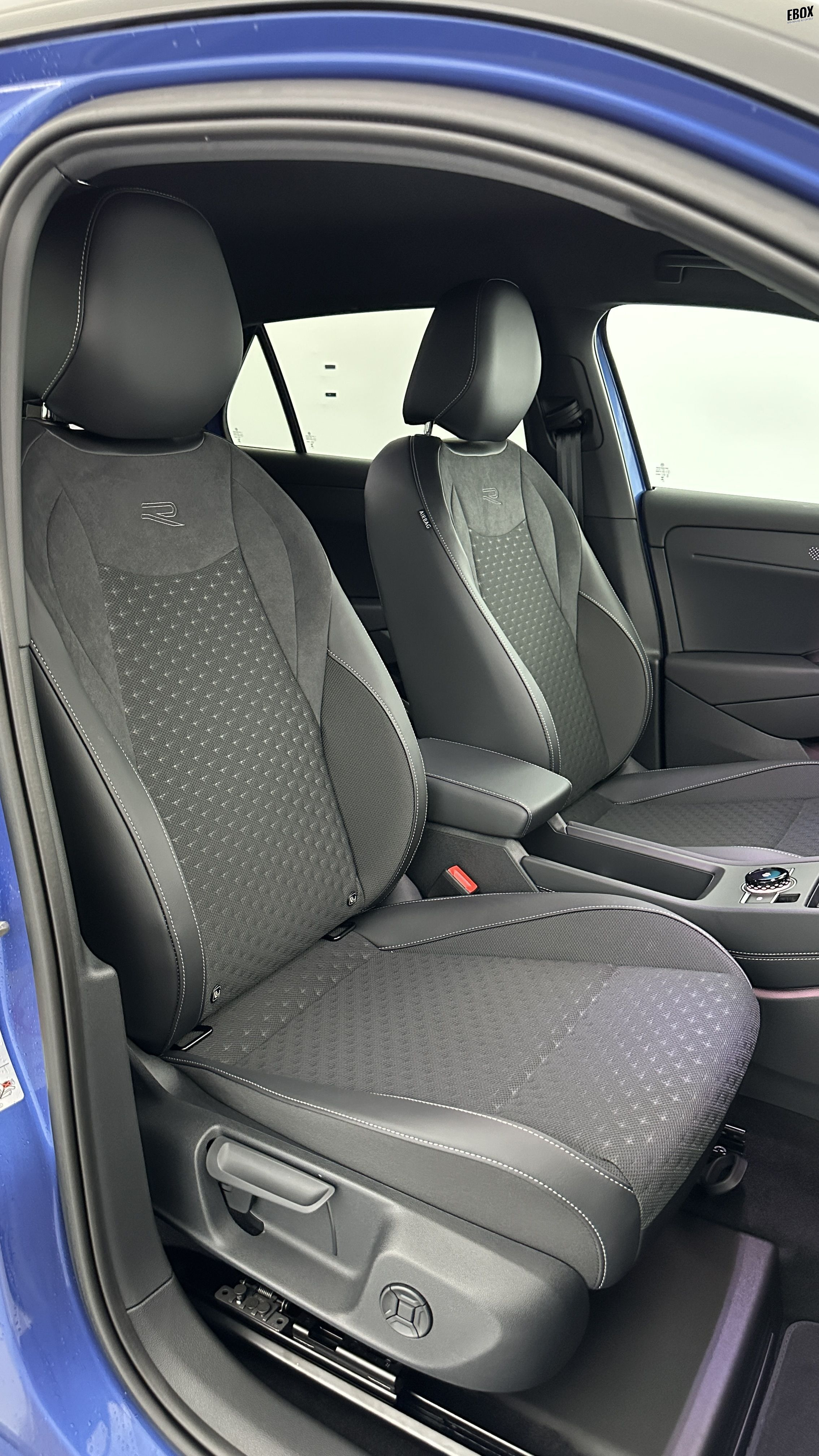 GLI00010018_p53 - VOLKSWAGEN - T ROC - 2026 - photo 18