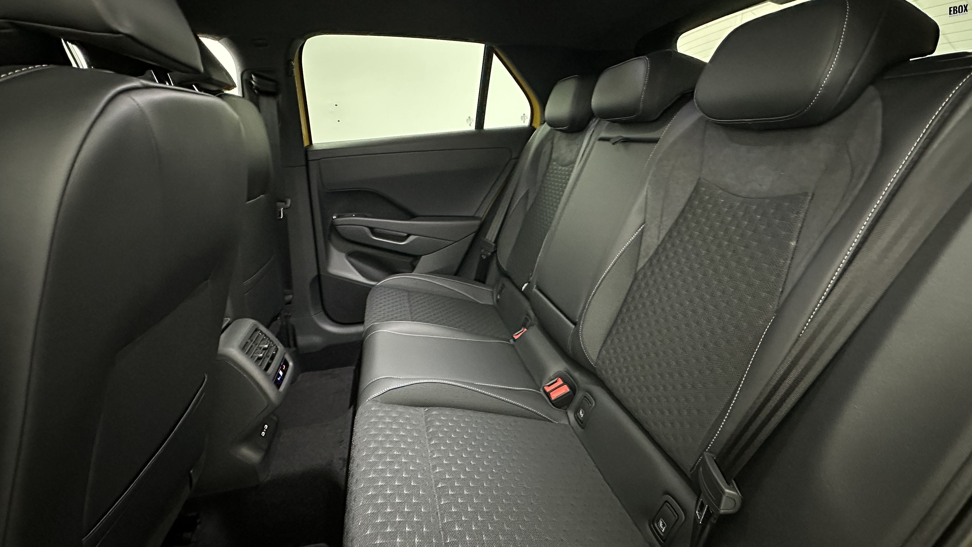 GLI00010008_p53 - VOLKSWAGEN - T ROC - 2026 - photo 9