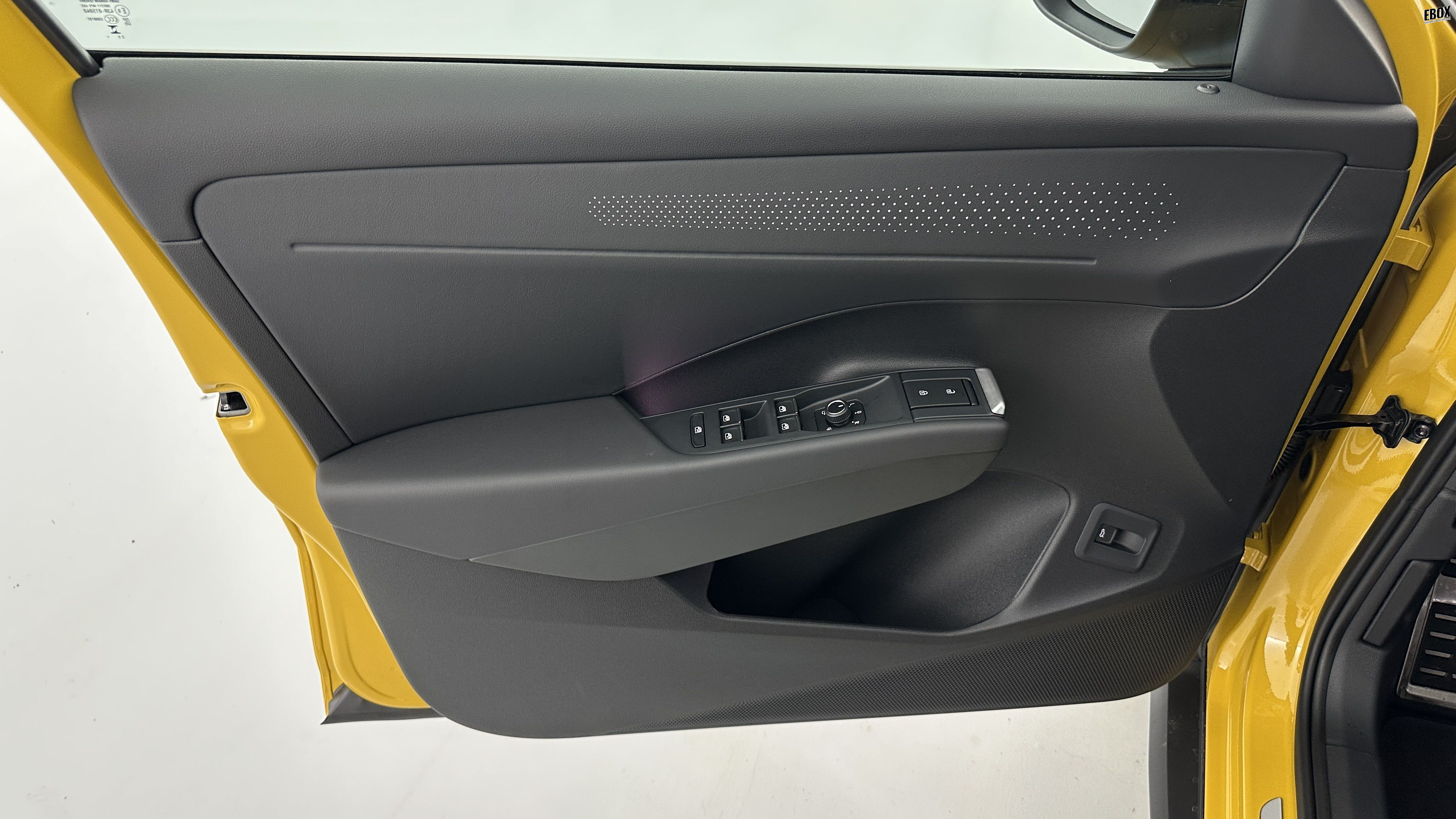 GLI00010008_p53 - VOLKSWAGEN - T ROC - 2026 - photo 13