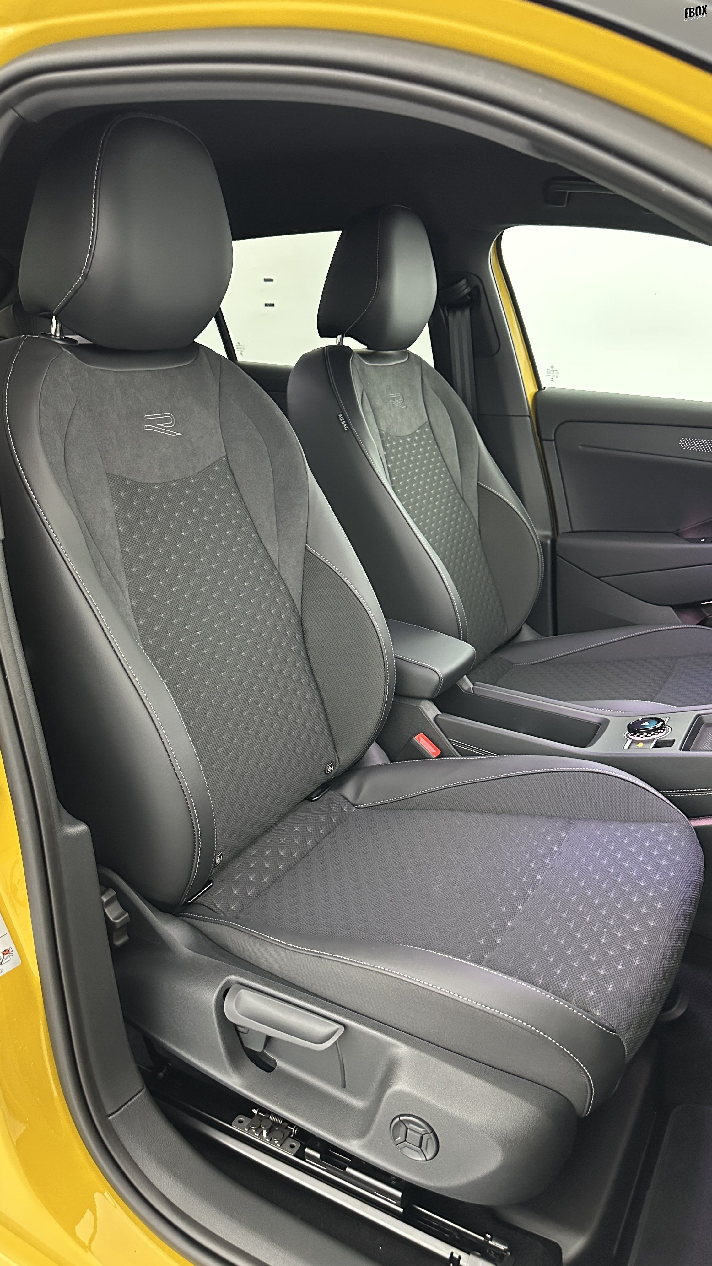 GLI00010008_p53 - VOLKSWAGEN - T ROC - 2026 - photo 18