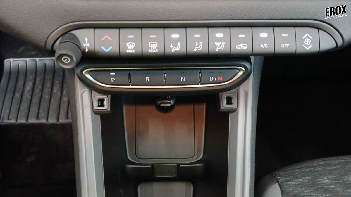 377972_p2 - JEEP - AVENGER - 2026 - photo 10