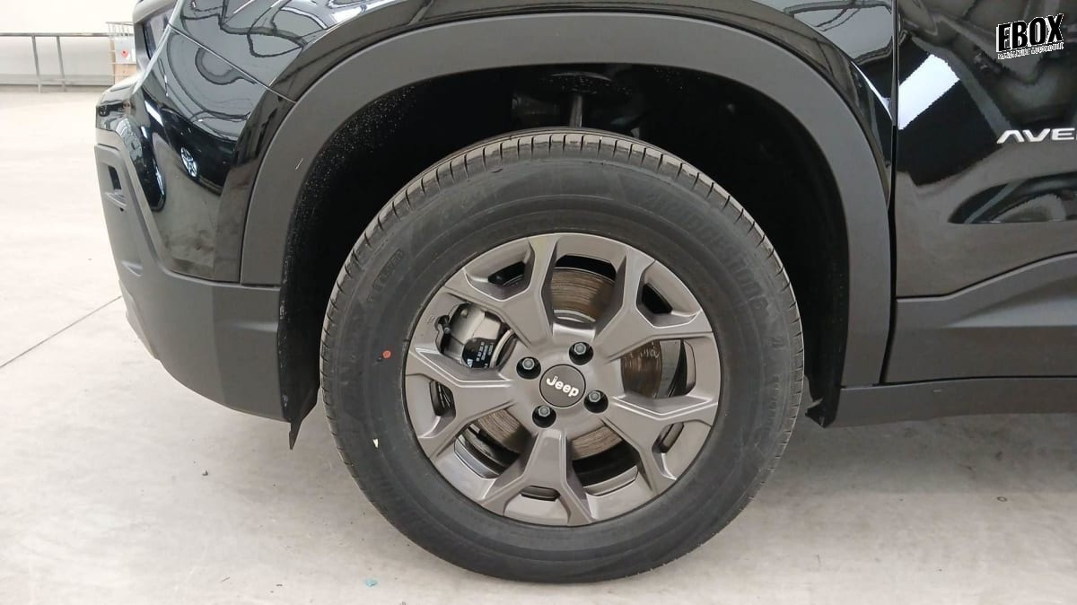 377972_p2 - JEEP - AVENGER - 2026 - photo 4