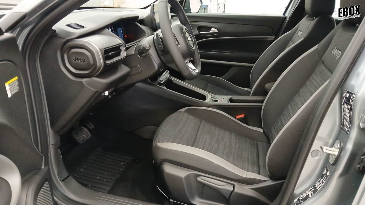 377974_p2 - JEEP - AVENGER - 2026 - photo 8