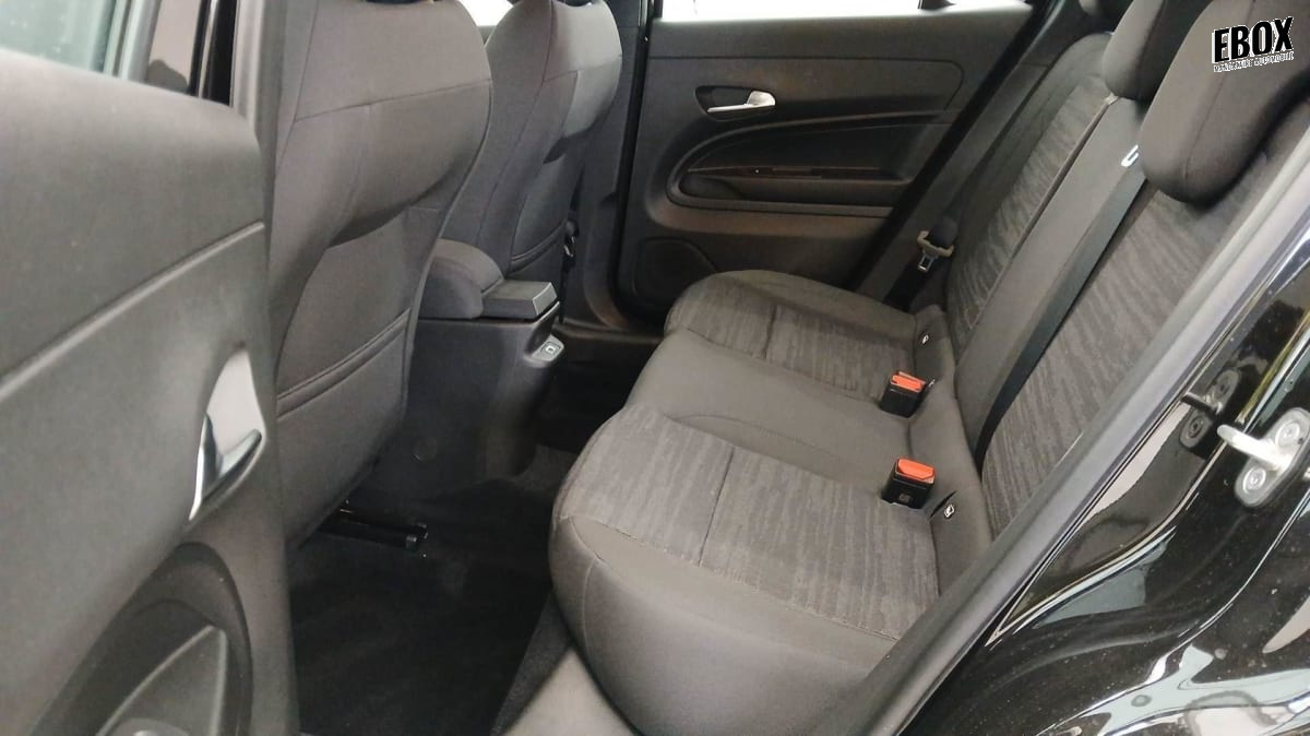 377972_p2 - JEEP - AVENGER - 2026 - photo 6