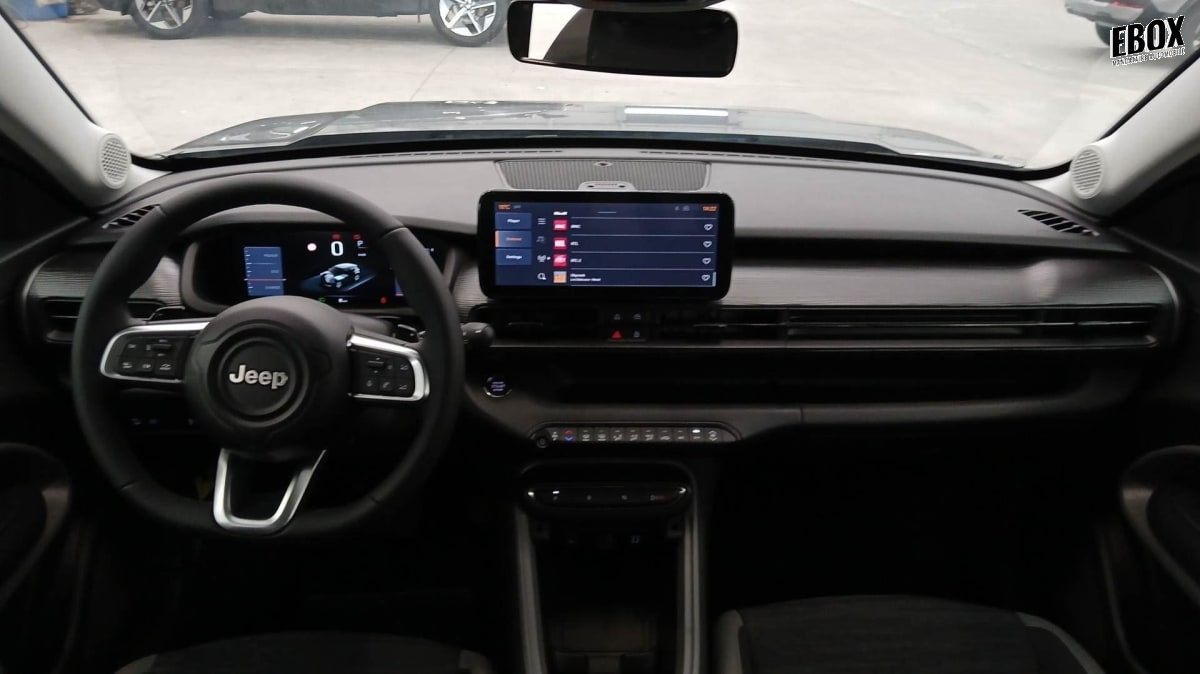 377974_p2 - JEEP - AVENGER - 2026 - photo 10