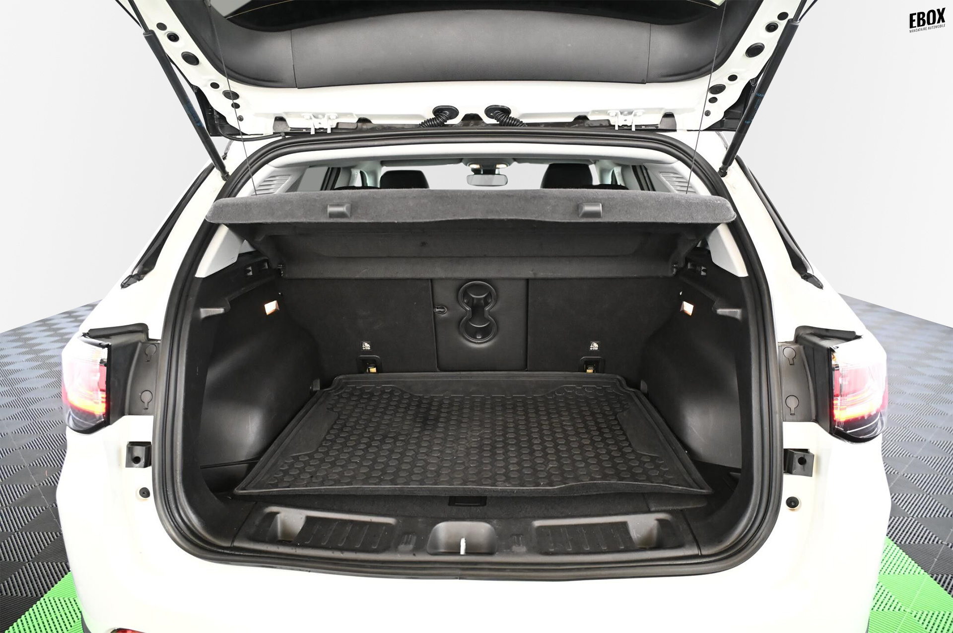 18992_p35 - JEEP - COMPASS - 2024 - photo 39