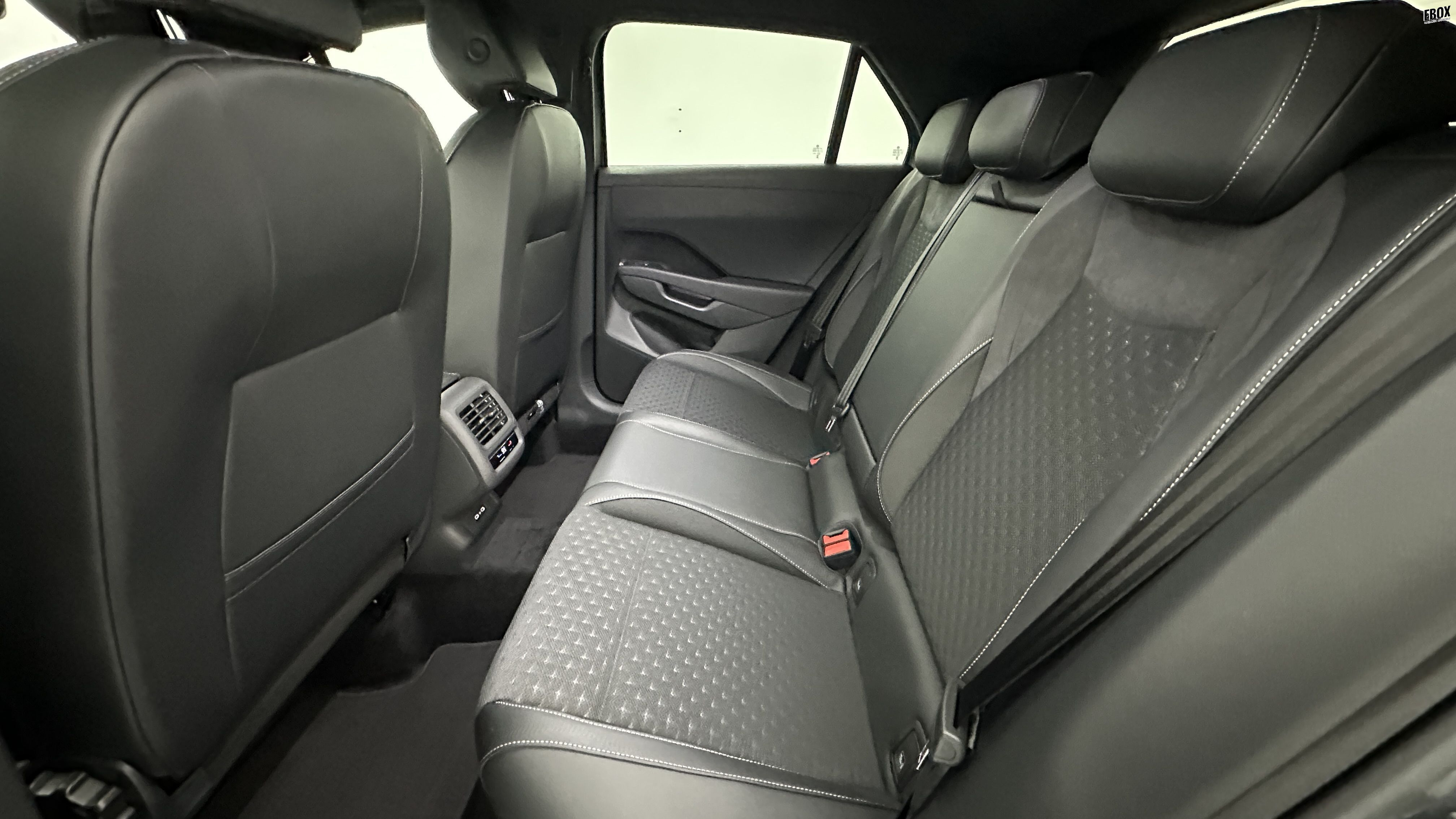 GLI00010013_p53 - VOLKSWAGEN - T ROC - 2026 - photo 9