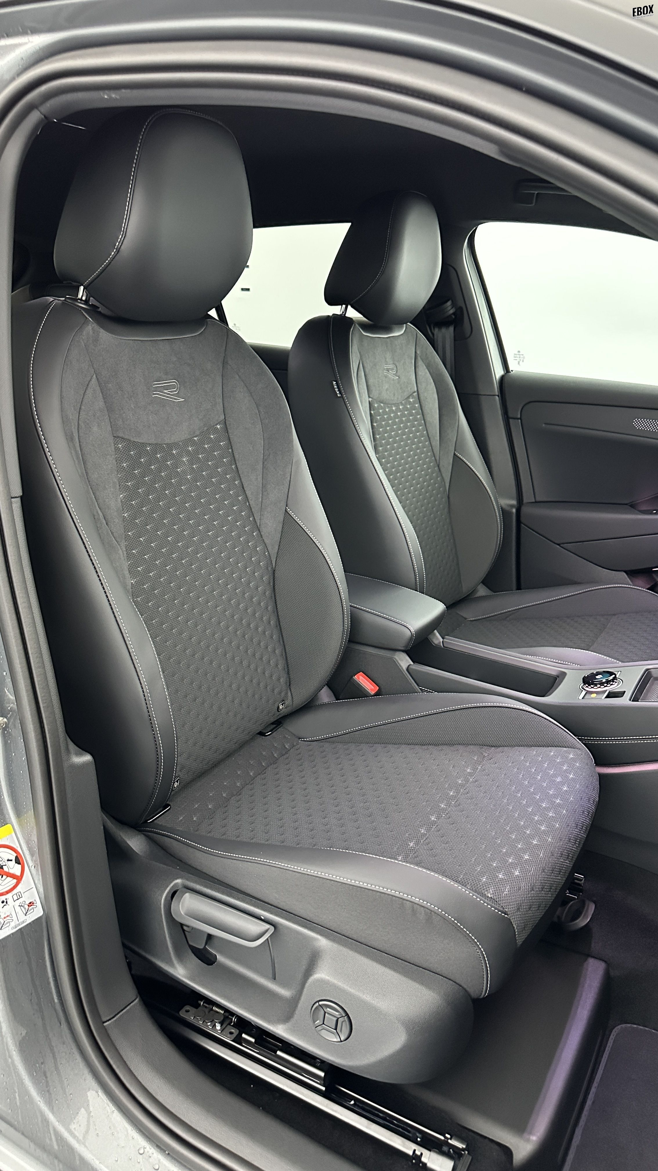 GLI00010013_p53 - VOLKSWAGEN - T ROC - 2026 - photo 18