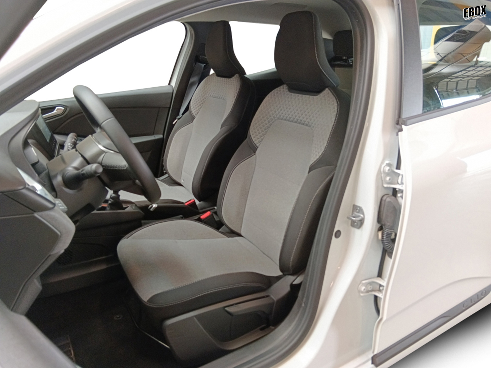 72564_p51 - RENAULT - CLIO - 2025 - photo 10