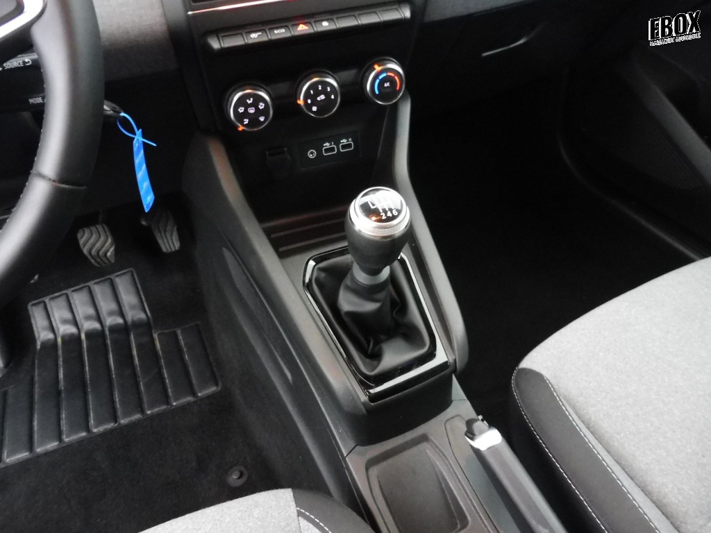 71343_p51 - RENAULT - CLIO - 2025 - photo 11