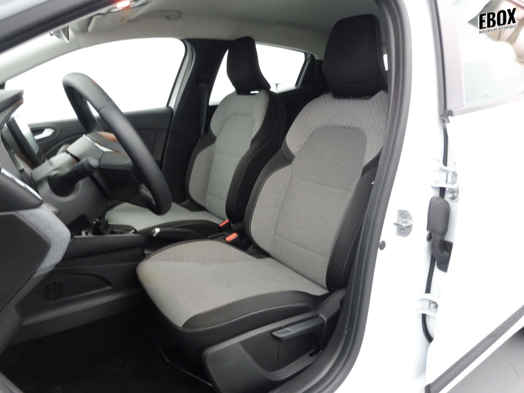 71343_p51 - RENAULT - CLIO - 2025 - photo 12