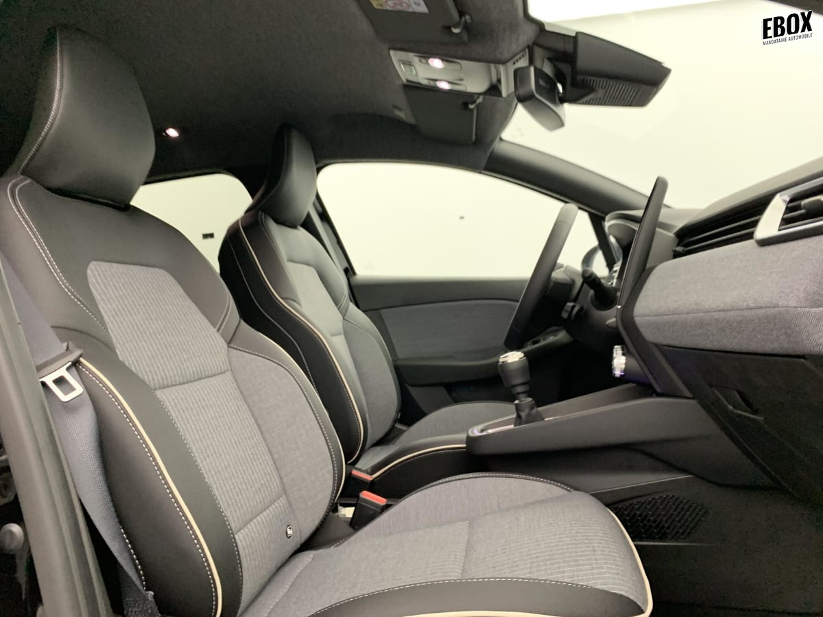 377502_p2 - RENAULT - CLIO 5 - 2025 - photo 9