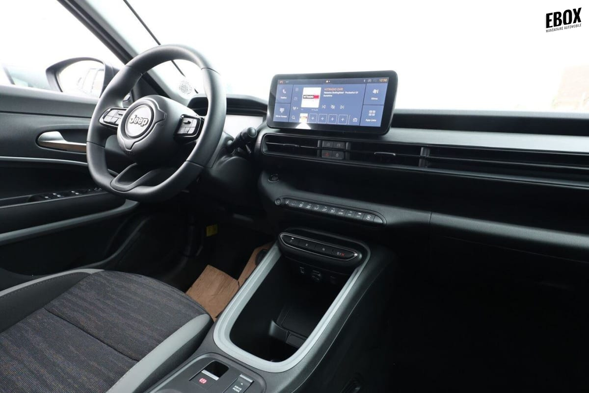 378400_p2 - JEEP - AVENGER - 2026 - photo 9