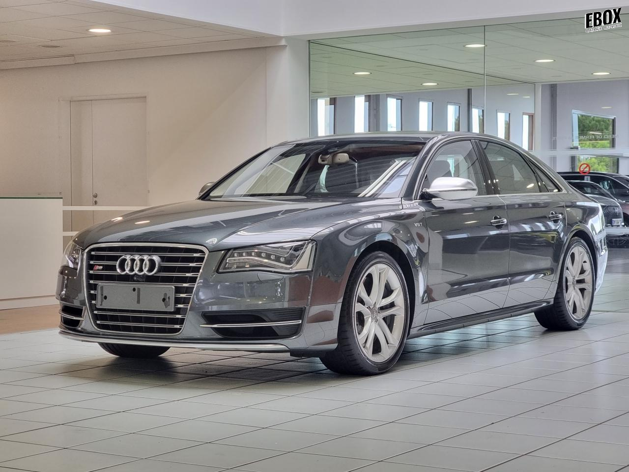 0679-0003179_p68 - AUDI - S8 - 2013 - photo 1