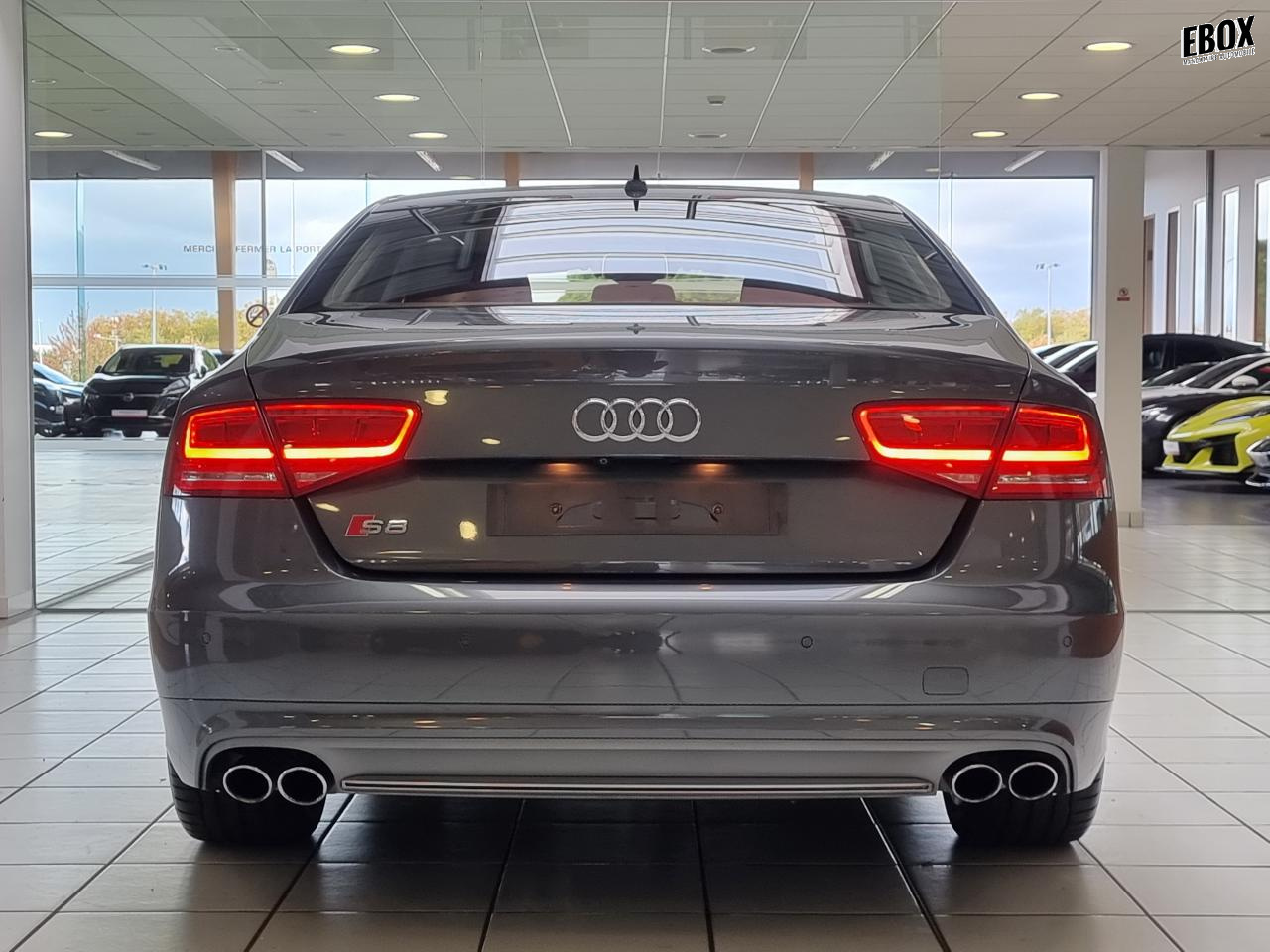 0679-0003179_p68 - AUDI - S8 - 2013 - photo 4