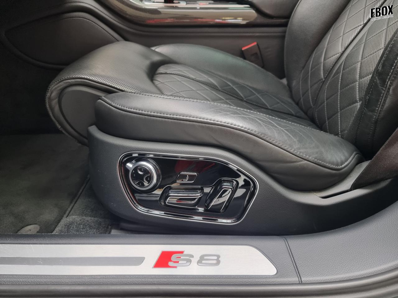 0679-0003179_p68 - AUDI - S8 - 2013 - photo 17