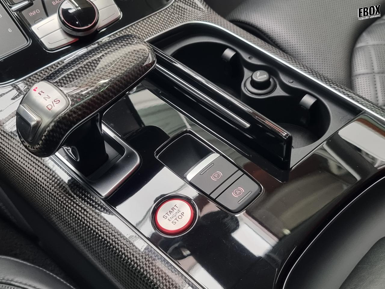 0679-0003179_p68 - AUDI - S8 - 2013 - photo 23