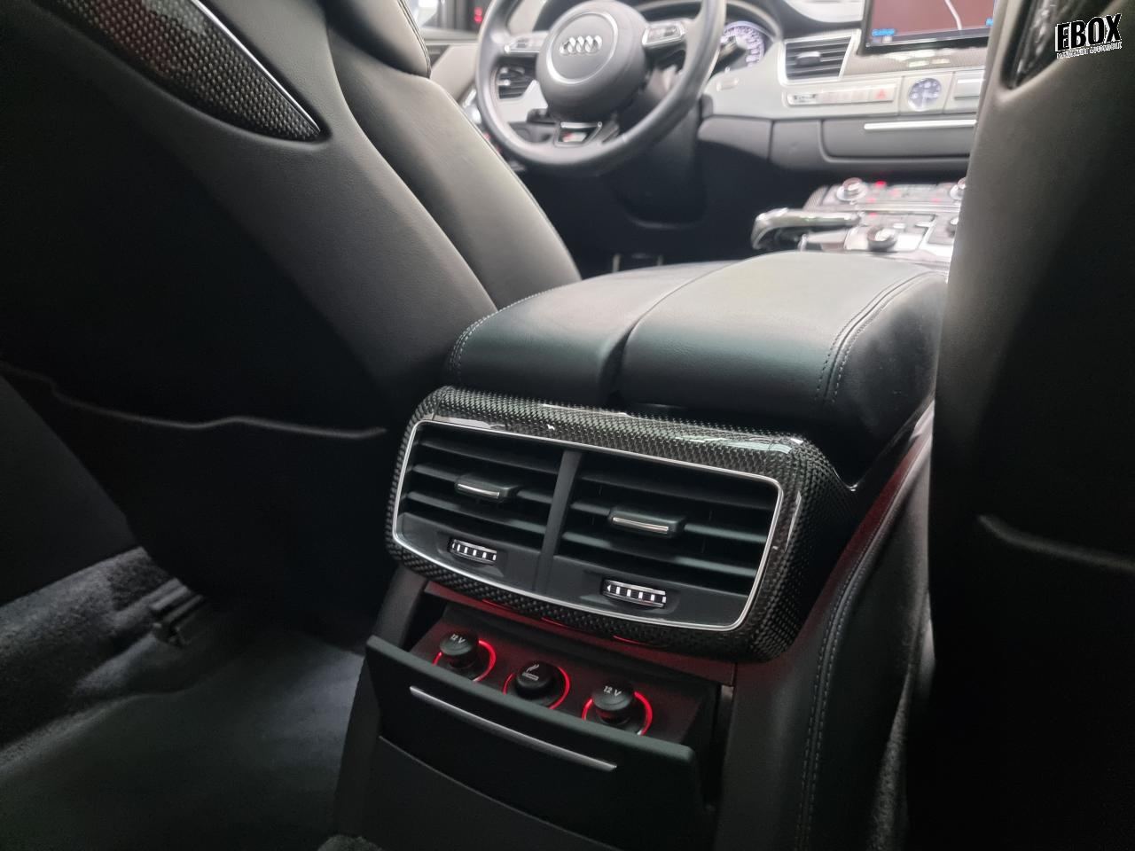 0679-0003179_p68 - AUDI - S8 - 2013 - photo 32