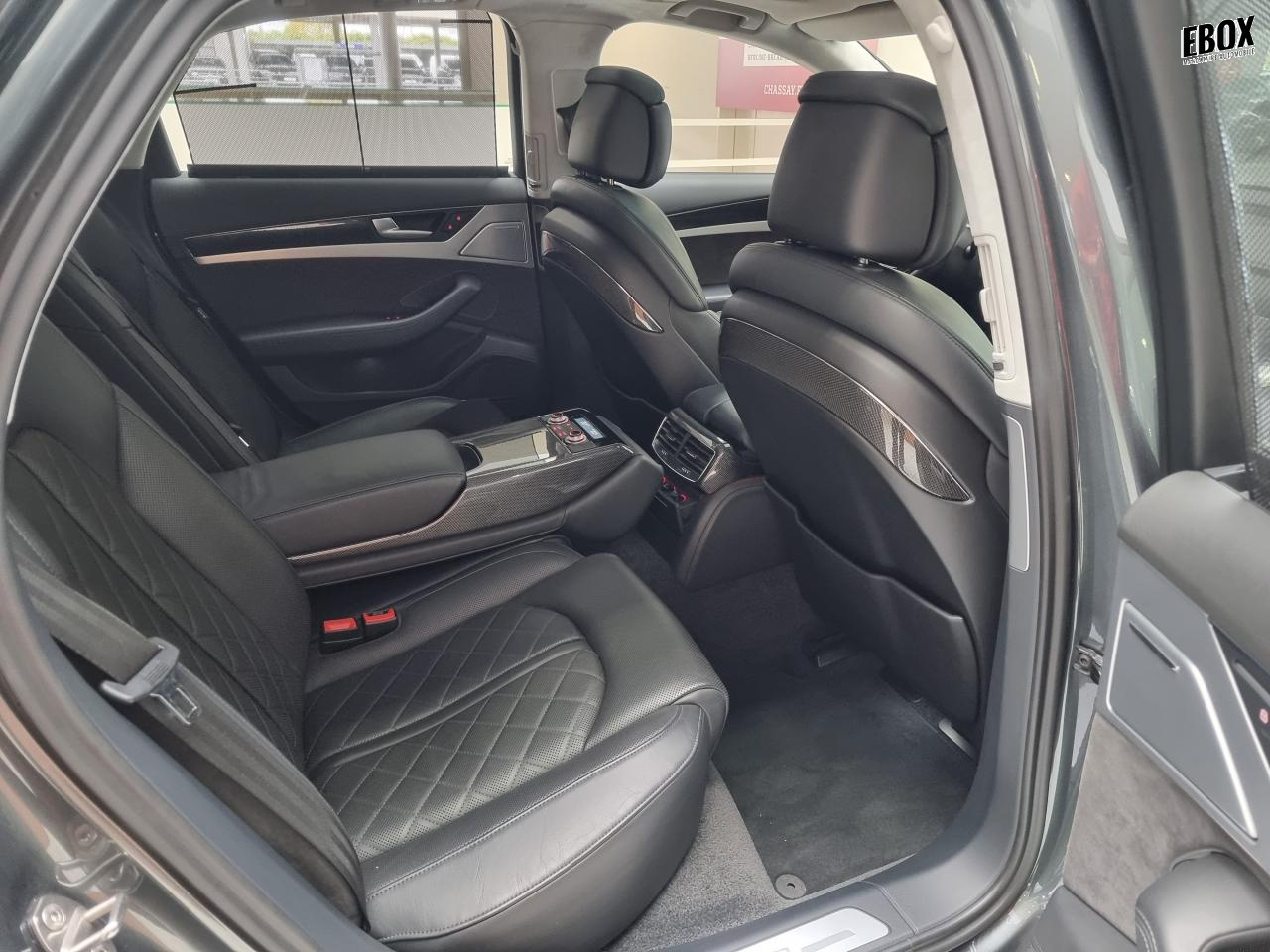 0679-0003179_p68 - AUDI - S8 - 2013 - photo 34