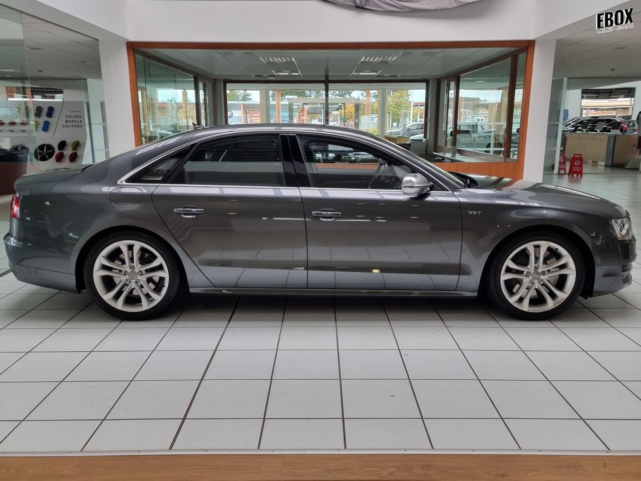 0679-0003179_p68 - AUDI - S8 - 2013 - photo 40