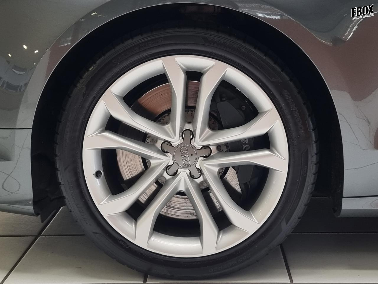 0679-0003179_p68 - AUDI - S8 - 2013 - photo 7