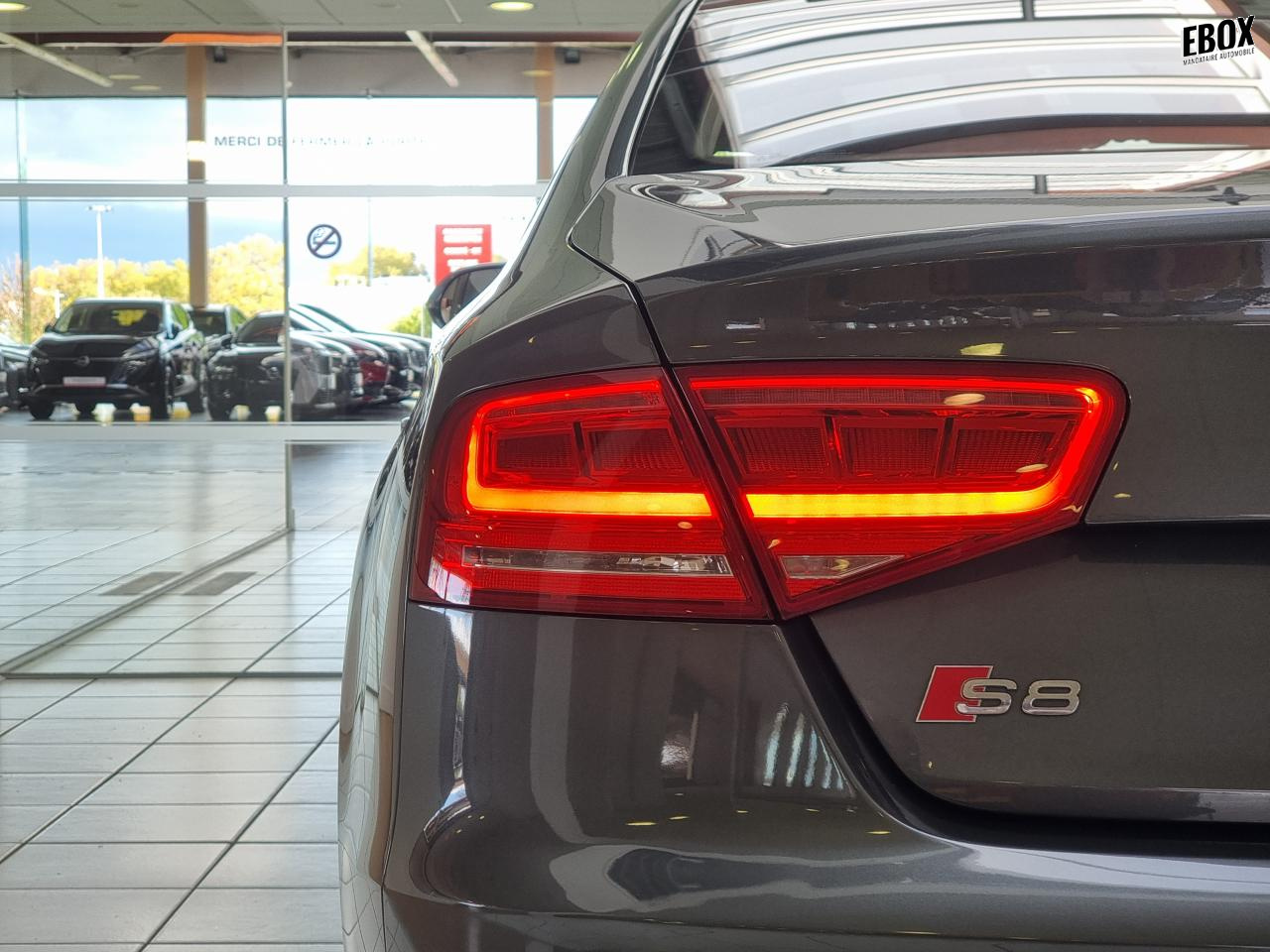 0679-0003179_p68 - AUDI - S8 - 2013 - photo 9