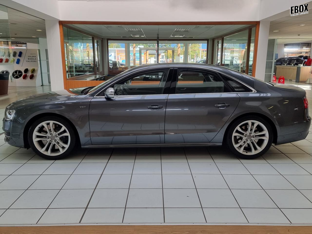 0679-0003179_p68 - AUDI - S8 - 2013 - photo 41