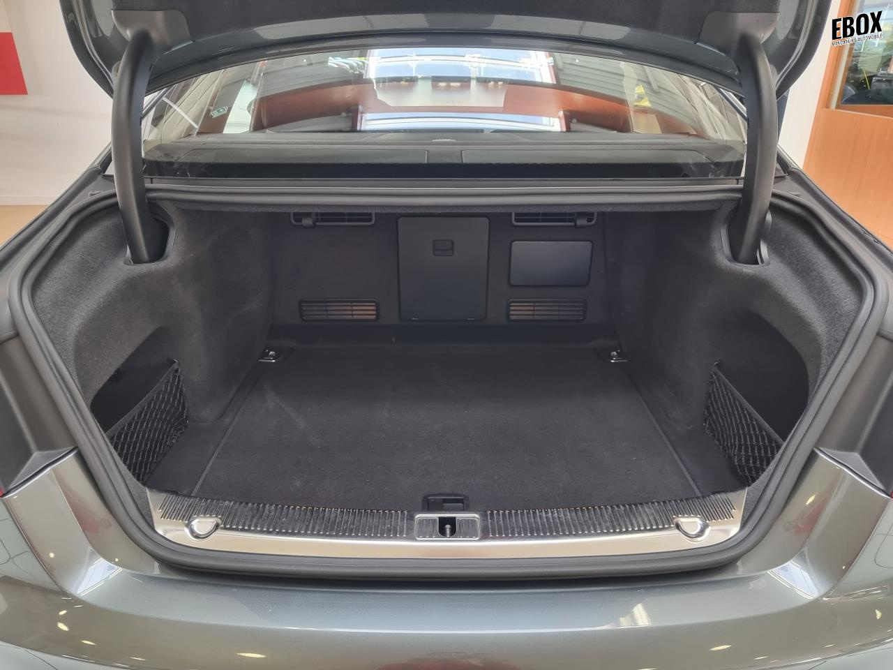 0679-0003179_p68 - AUDI - S8 - 2013 - photo 14