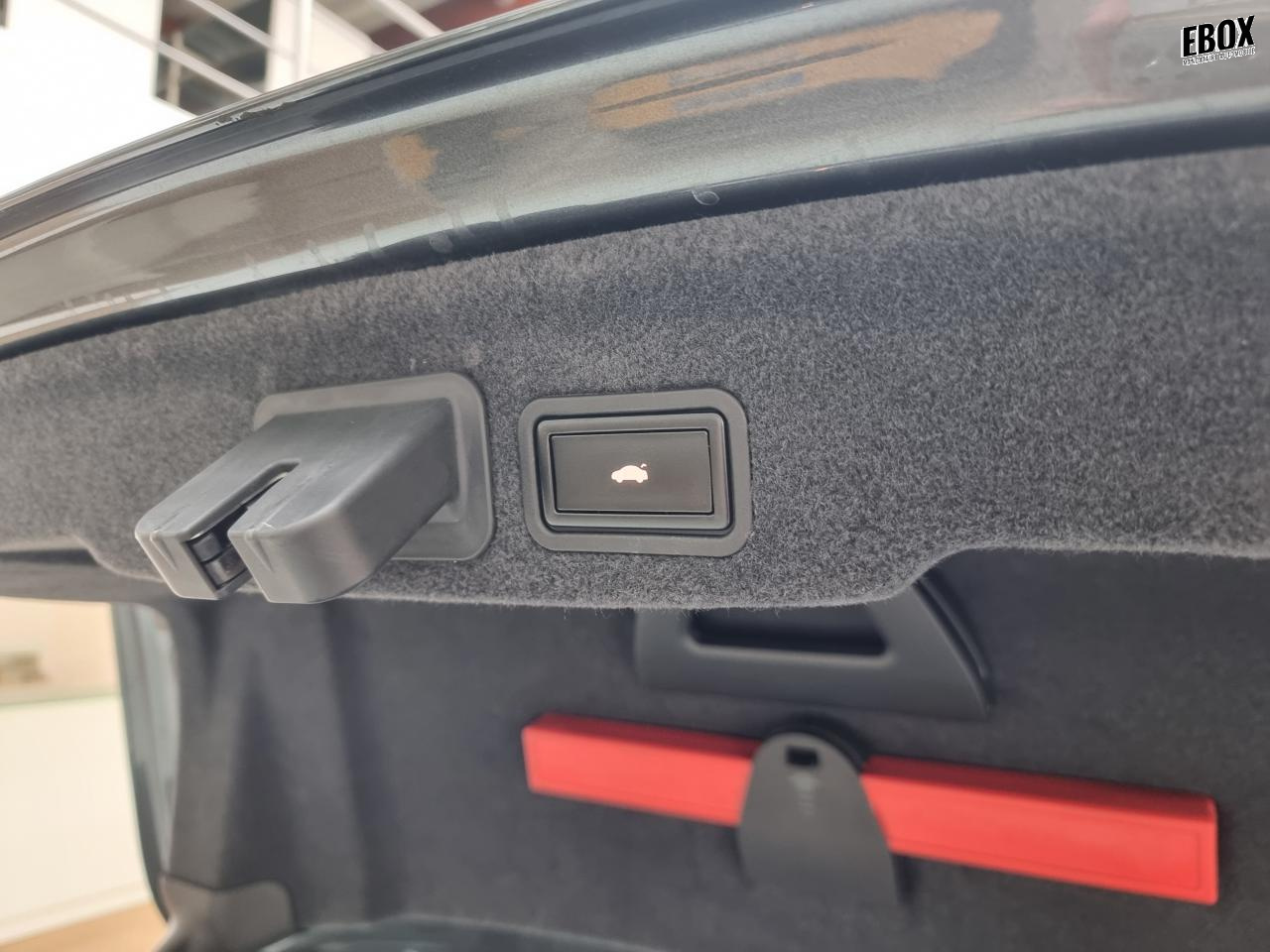 0679-0003179_p68 - AUDI - S8 - 2013 - photo 15