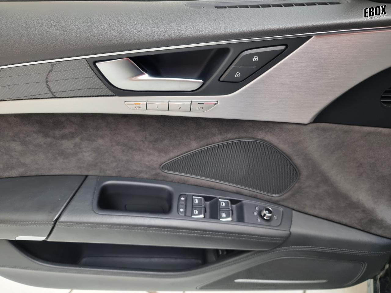 0679-0003179_p68 - AUDI - S8 - 2013 - photo 18