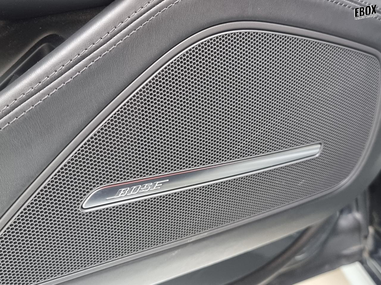 0679-0003179_p68 - AUDI - S8 - 2013 - photo 19