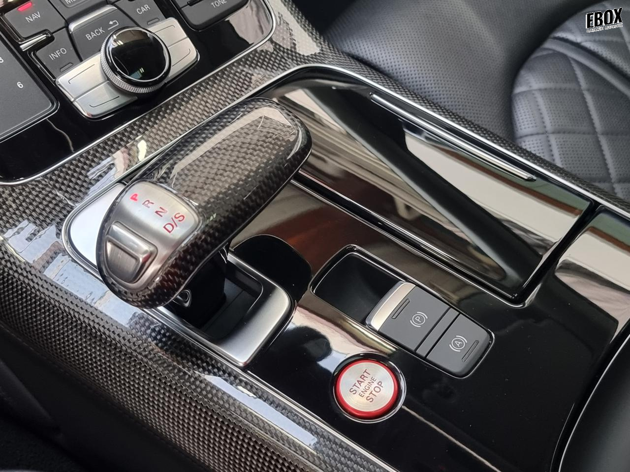 0679-0003179_p68 - AUDI - S8 - 2013 - photo 22