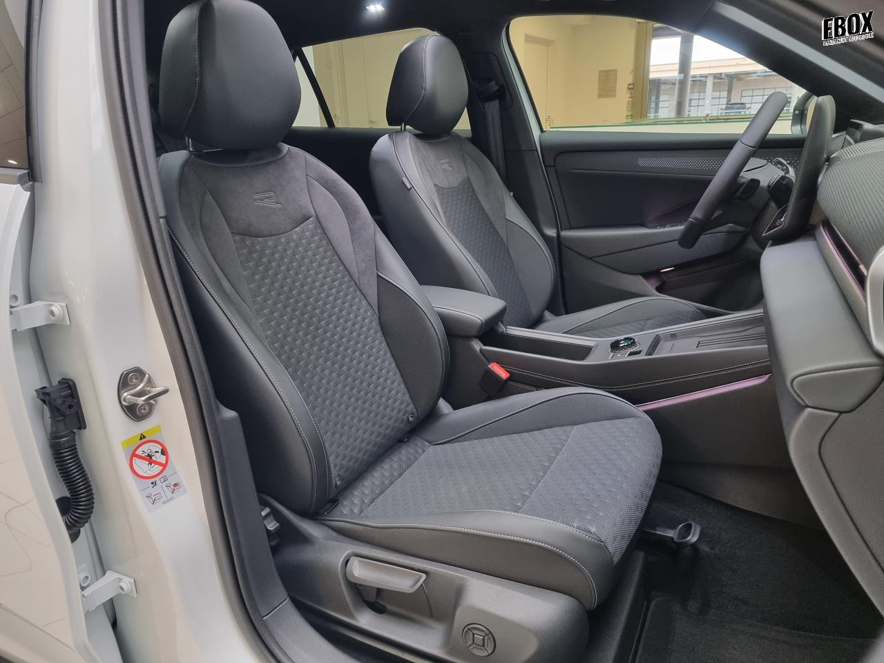 0679-0003294_p68 - VOLKSWAGEN - T ROC - 2026 - photo 10