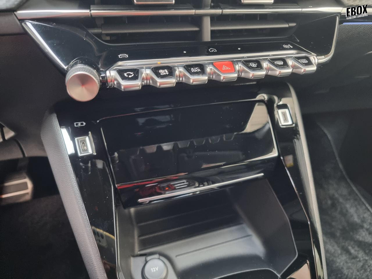 0679-0003374_p68 - PEUGEOT - 208 - 2025 - photo 17