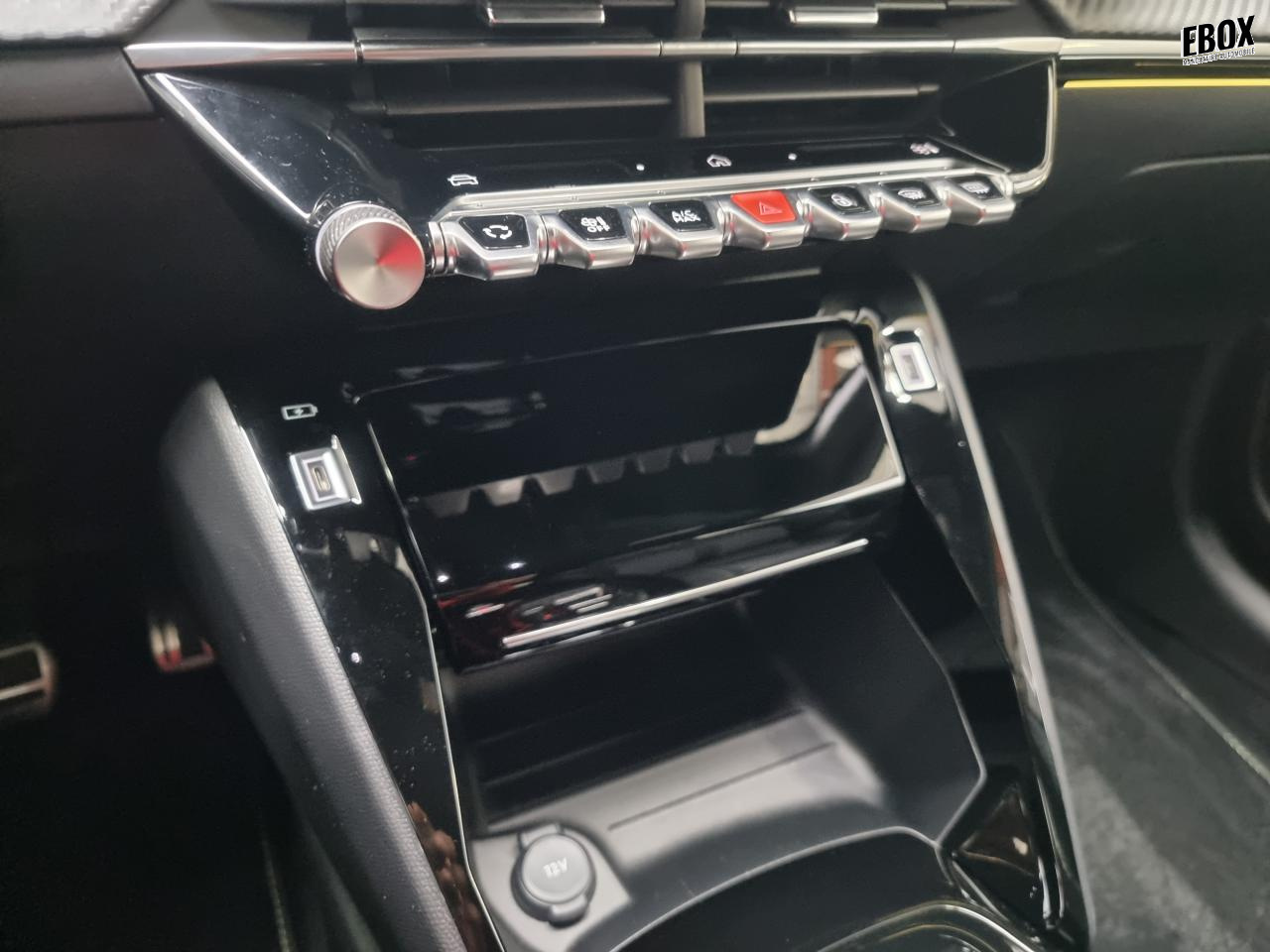 0679-0003378_p68 - PEUGEOT - 208 - 2025 - photo 17