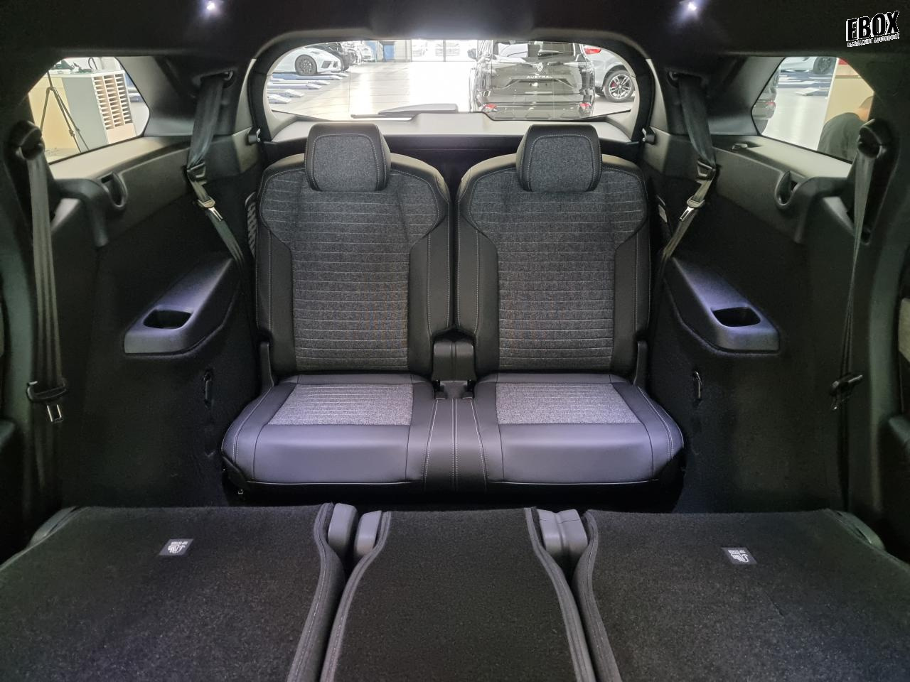 0679-0003278_p68 - PEUGEOT - 5008 - 2025 - photo 12