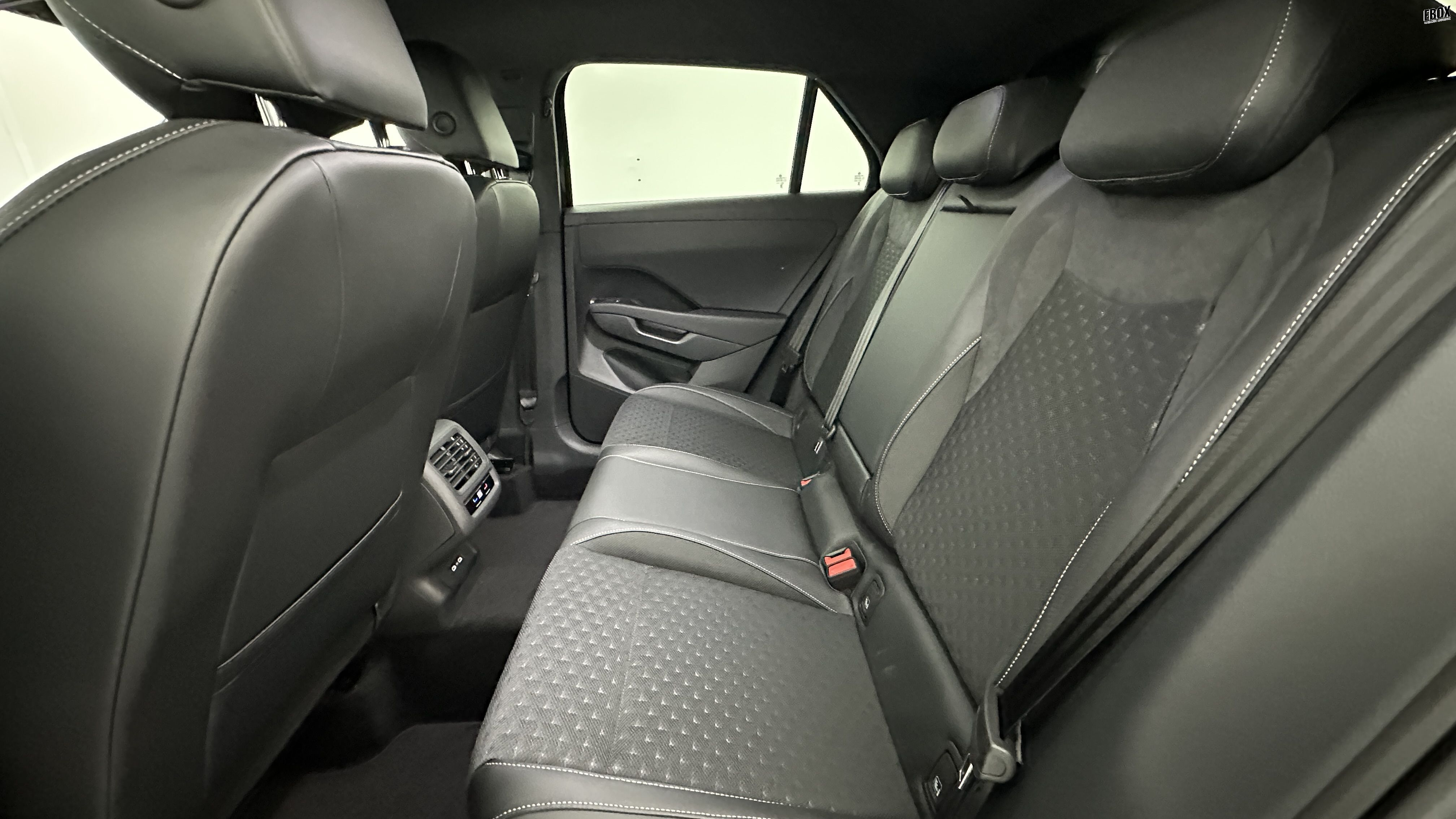 GLI00010012_p53 - VOLKSWAGEN - T ROC - 2026 - photo 9