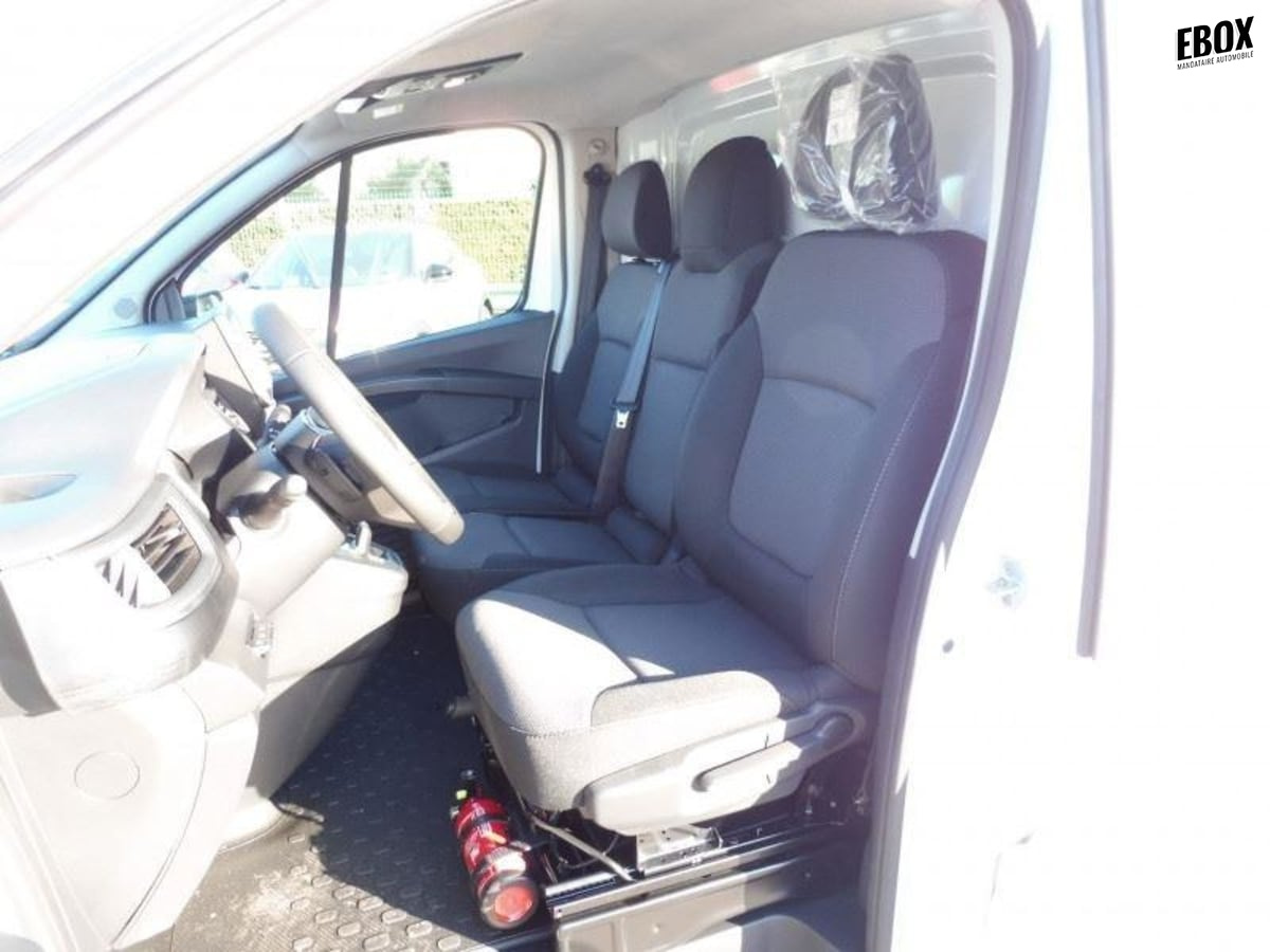 388051_p2 - RENAULT - TRAFIC - 2025 - photo 3
