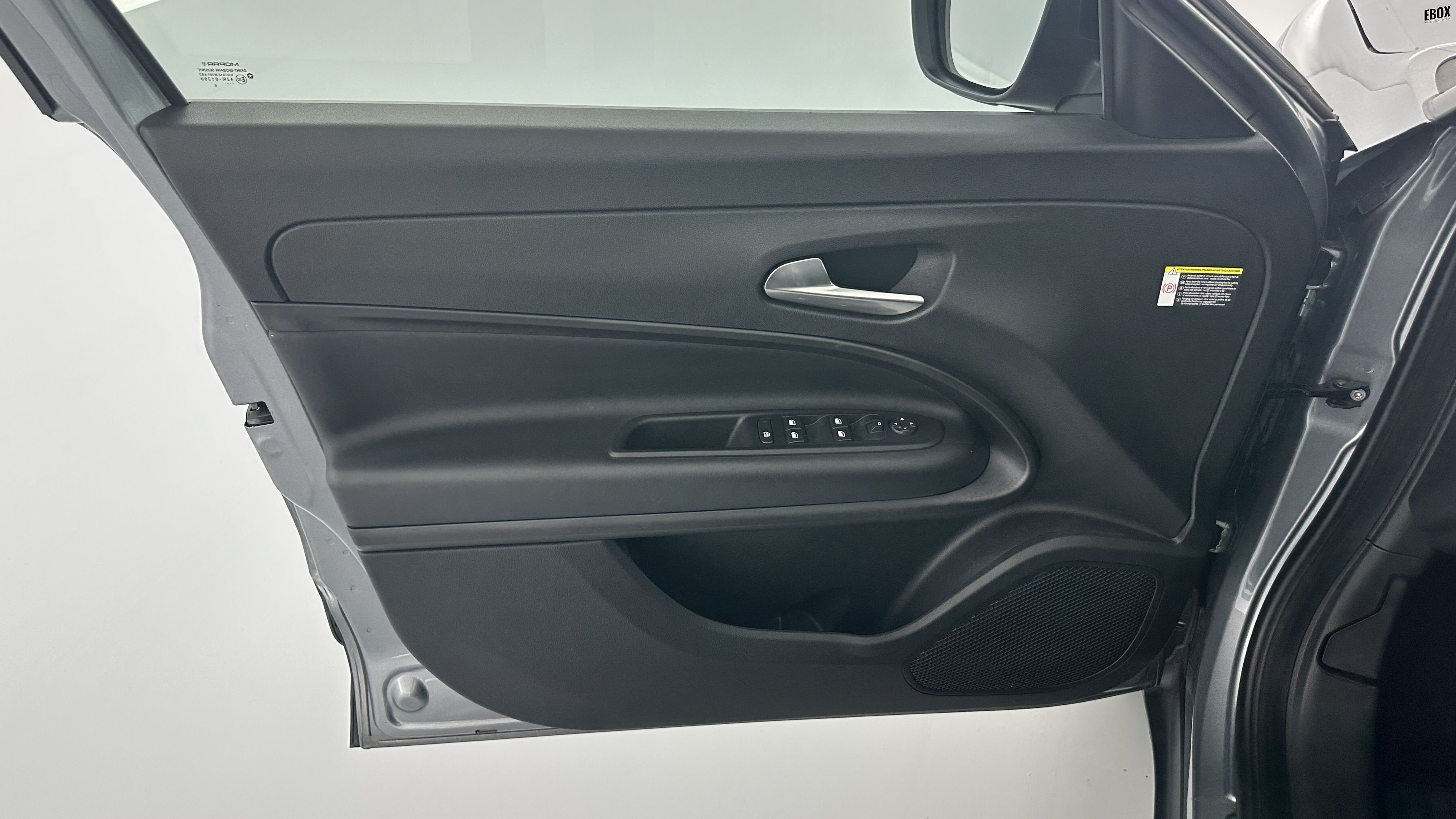GLI00035659_p53 - JEEP - AVENGER - 2025 - photo 13