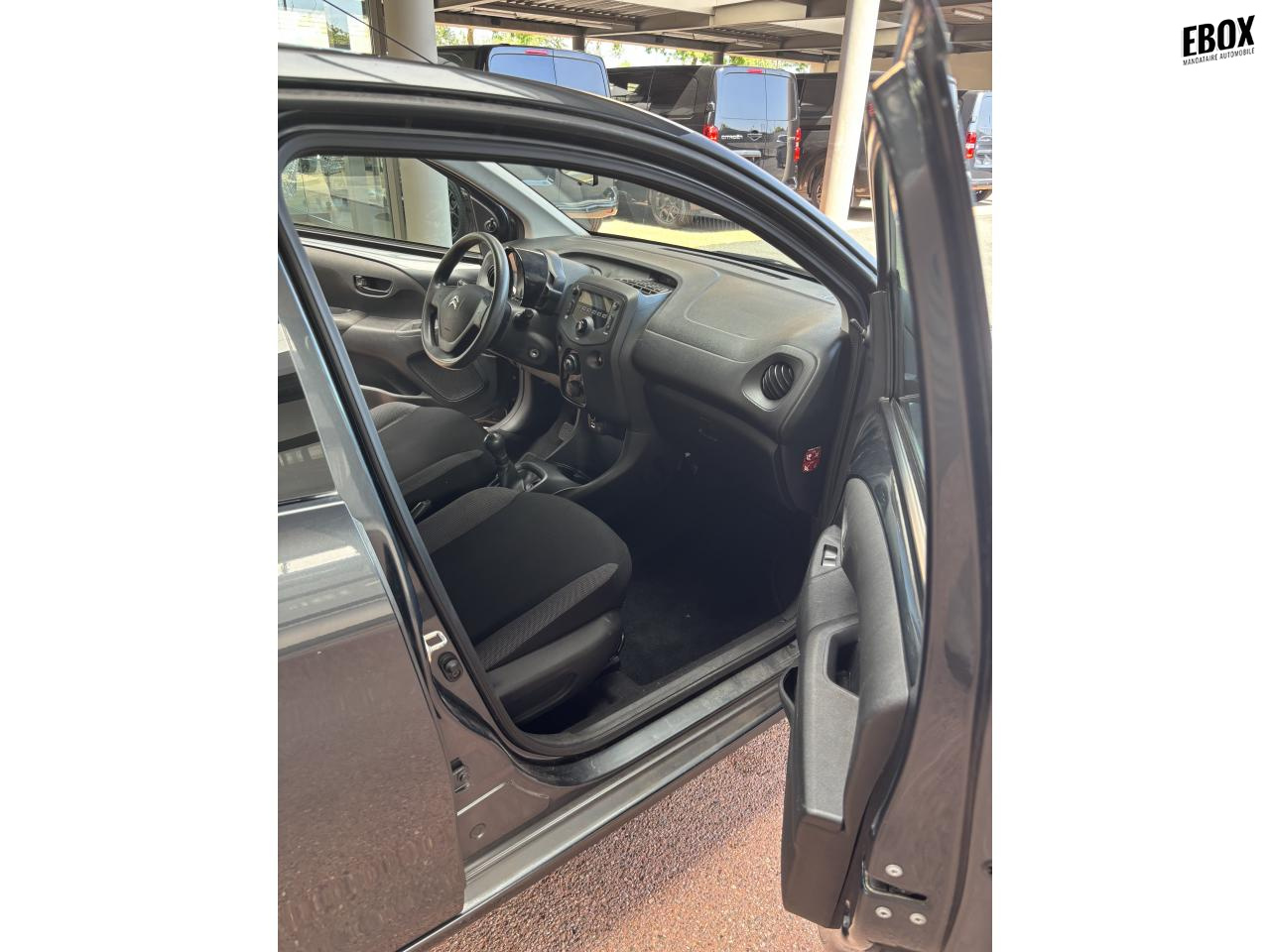 0679-0003609_p68 - CITROEN - C1 - 2016 - photo 12