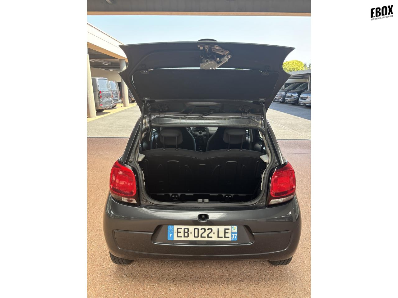 0679-0003609_p68 - CITROEN - C1 - 2016 - photo 13