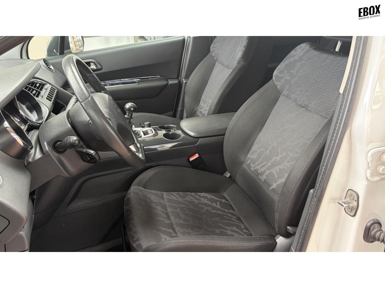 0679-0003610_p68 - PEUGEOT - 3008 - 2010 - photo 9