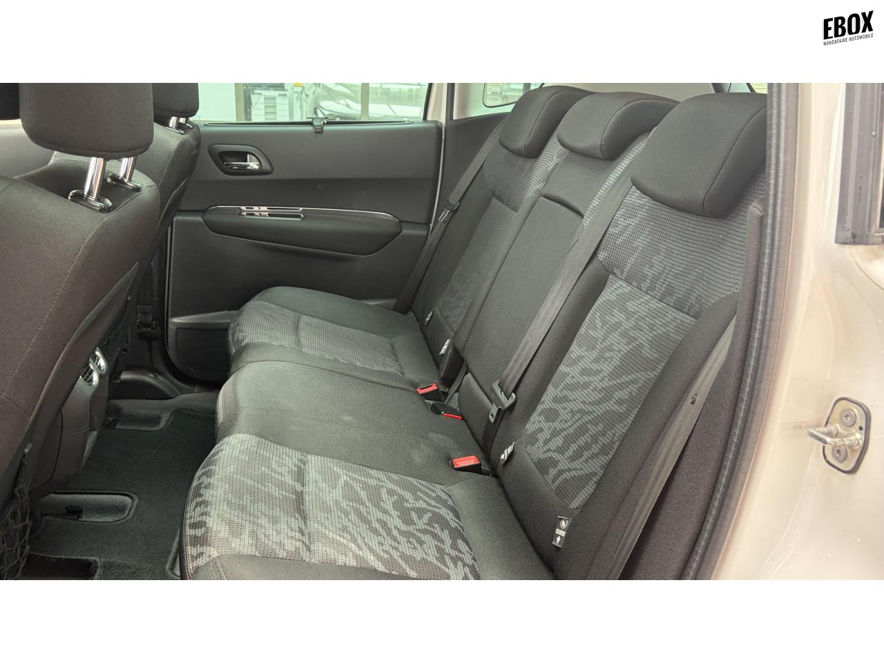 0679-0003610_p68 - PEUGEOT - 3008 - 2010 - photo 20