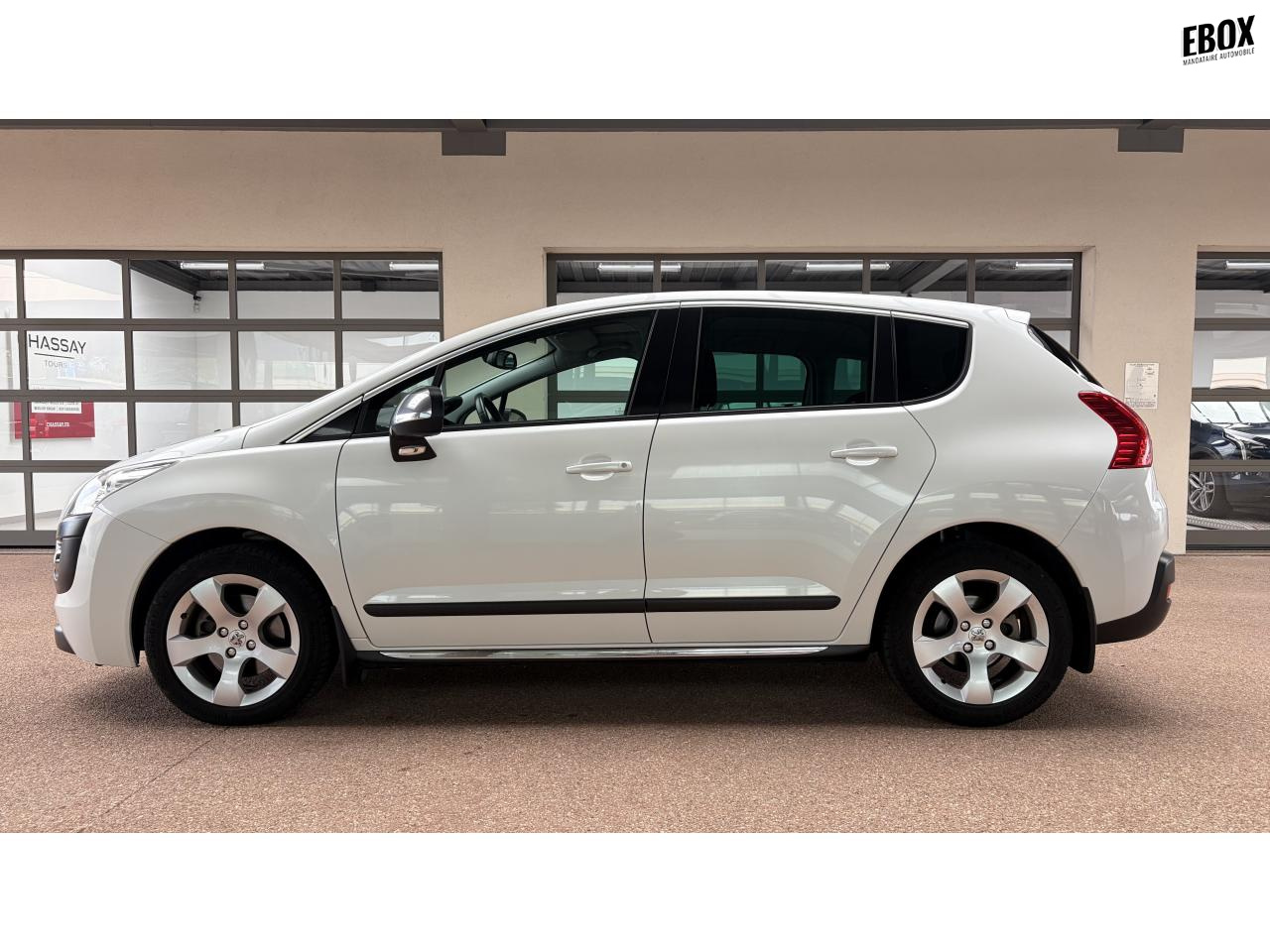 0679-0003610_p68 - PEUGEOT - 3008 - 2010 - photo 2