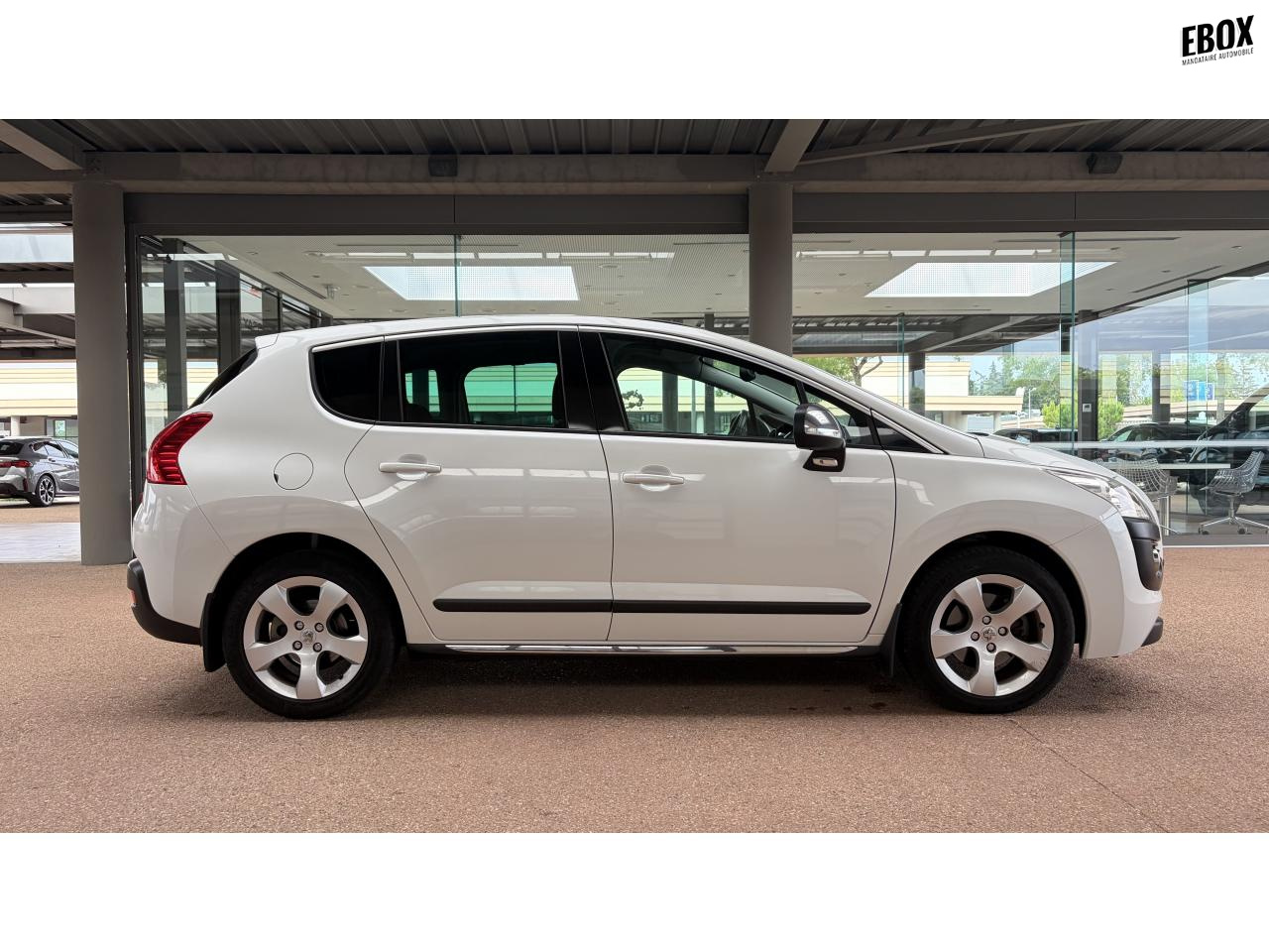 0679-0003610_p68 - PEUGEOT - 3008 - 2010 - photo 4