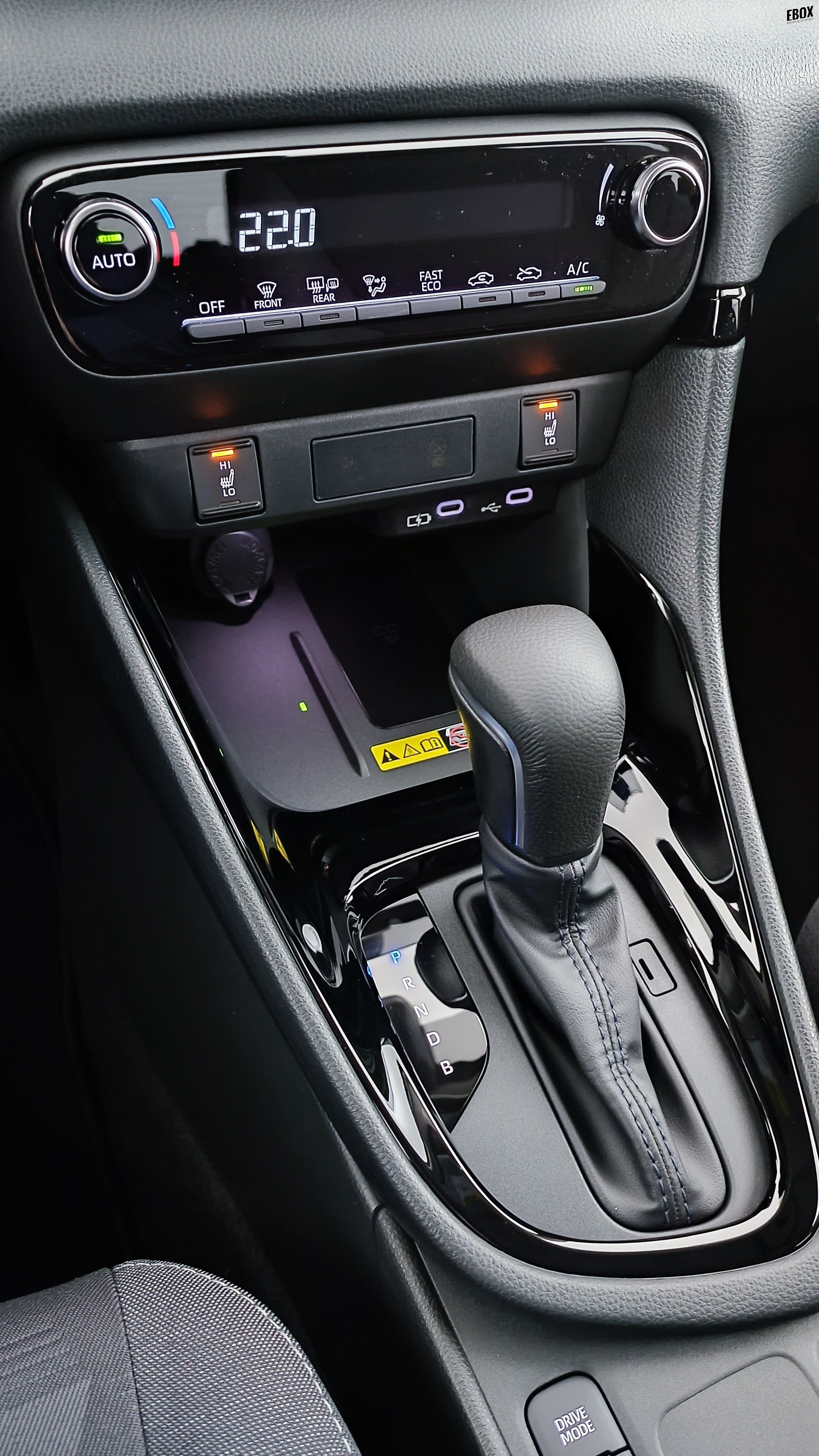 GLI00035393_p53 - TOYOTA - YARIS - 2025 - photo 18