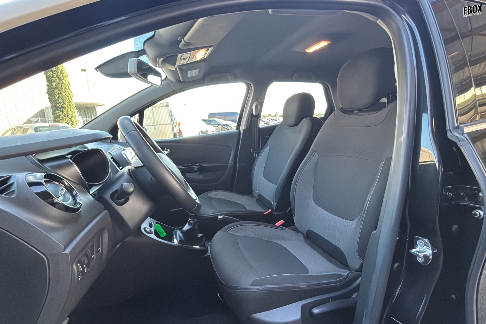 227654_p28 - RENAULT - CAPTUR - 2017 - photo 5