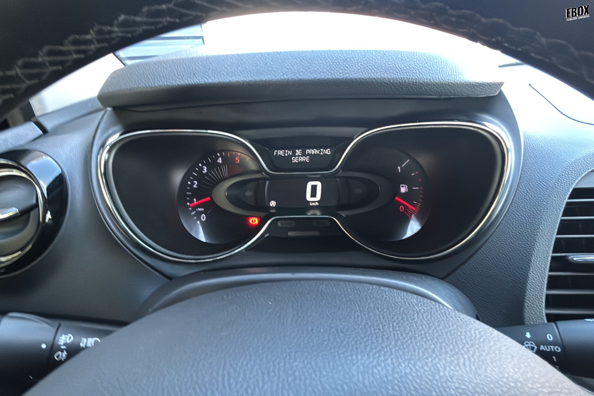 227654_p28 - RENAULT - CAPTUR - 2017 - photo 9