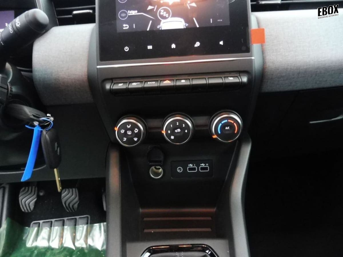 402061_p2 - RENAULT - CLIO - 2025 - photo 7