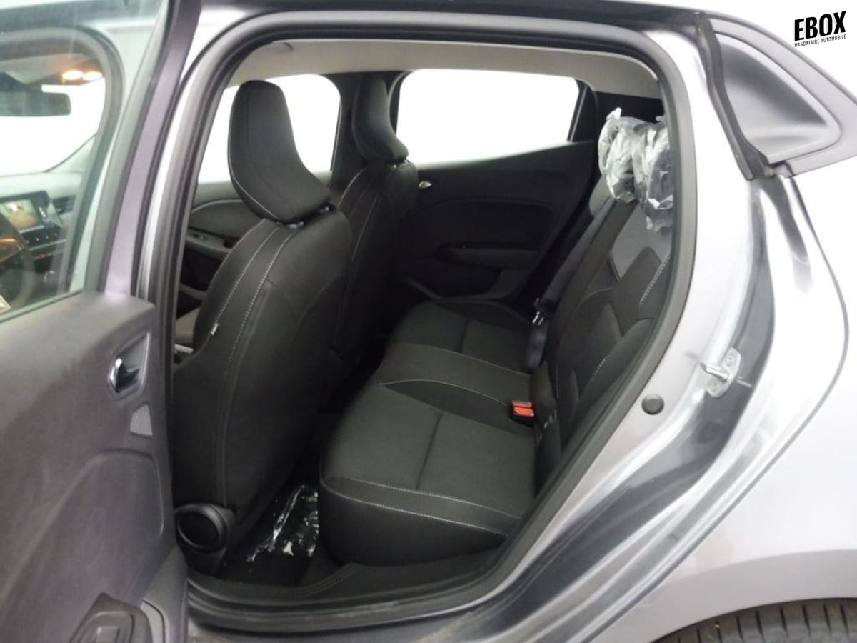 402061_p2 - RENAULT - CLIO - 2025 - photo 8